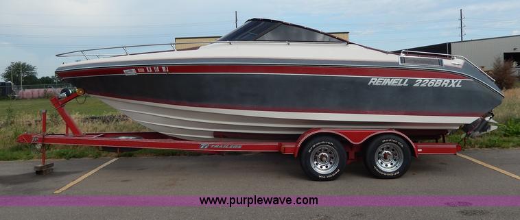 image for item H3061 1990 Reinell 22' boat