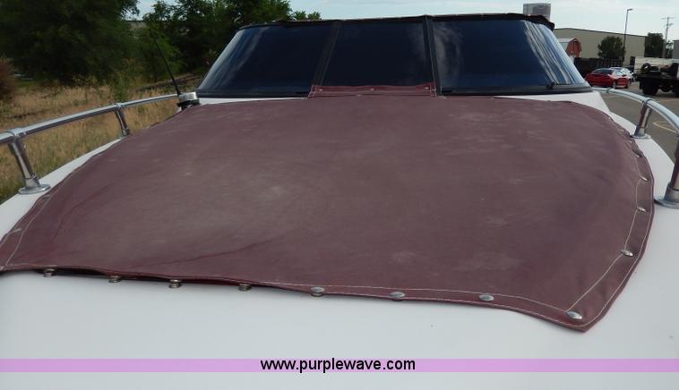 image for item H3061 1990 Reinell 22' boat