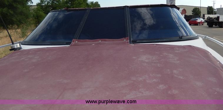 image for item H3061 1990 Reinell 22' boat