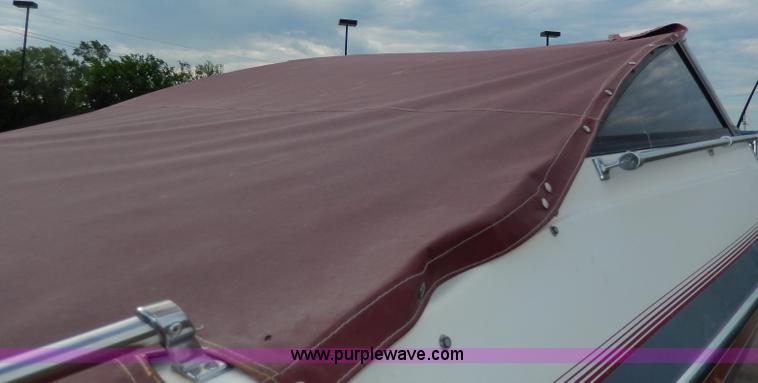 image for item H3061 1990 Reinell 22' boat