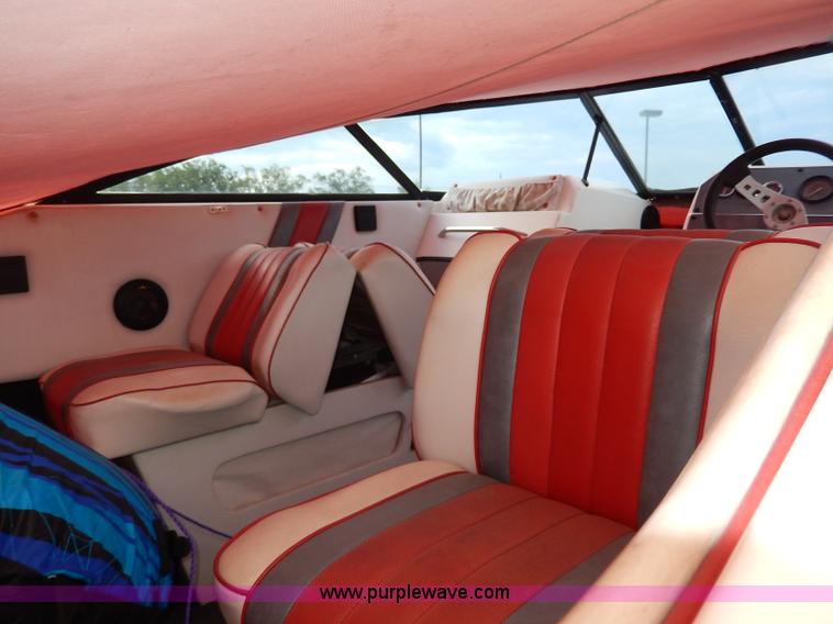 image for item H3061 1990 Reinell 22' boat