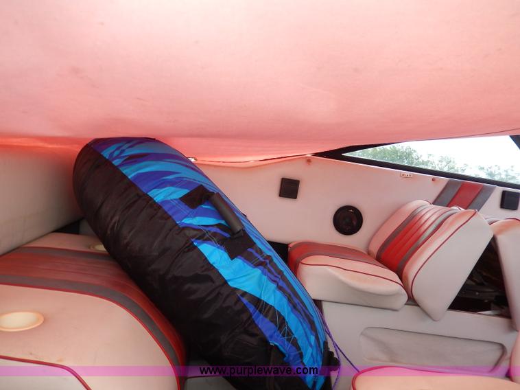 image for item H3061 1990 Reinell 22' boat