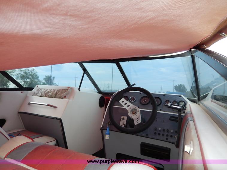 image for item H3061 1990 Reinell 22' boat