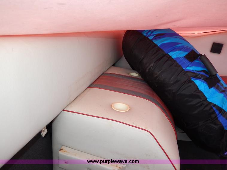 image for item H3061 1990 Reinell 22' boat