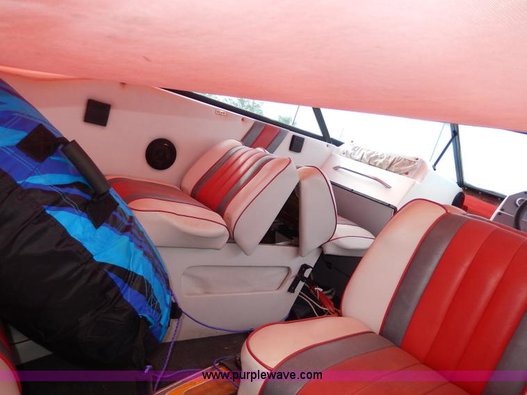 image for item H3061 1990 Reinell 22' boat