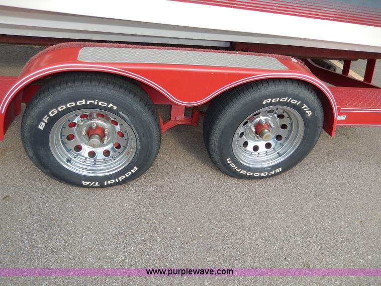 image for item H3061 1990 Reinell 22' boat