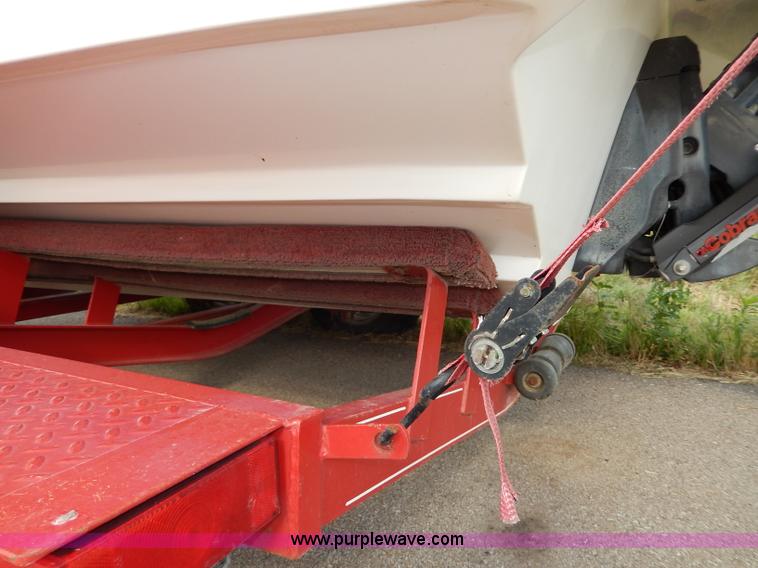 image for item H3061 1990 Reinell 22' boat