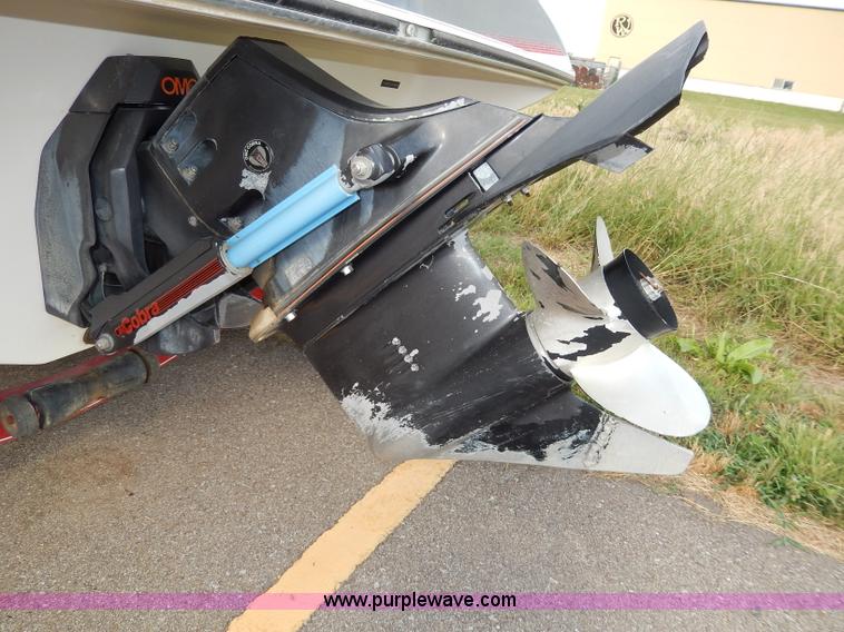 image for item H3061 1990 Reinell 22' boat