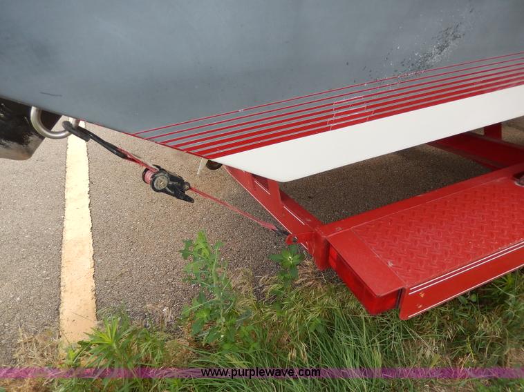 image for item H3061 1990 Reinell 22' boat