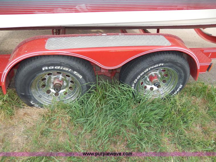 image for item H3061 1990 Reinell 22' boat