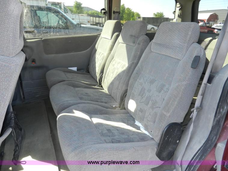 image for item H3075 2001 Pontiac Montana van