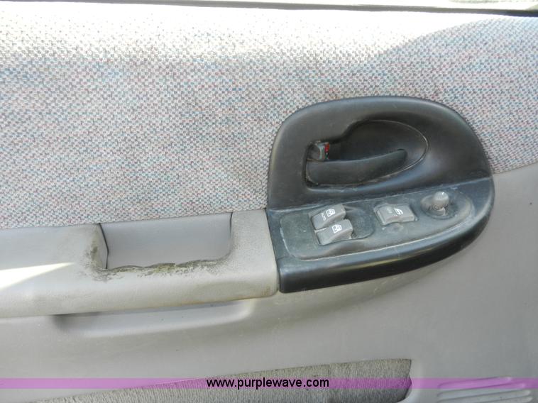 image for item H3075 2001 Pontiac Montana van