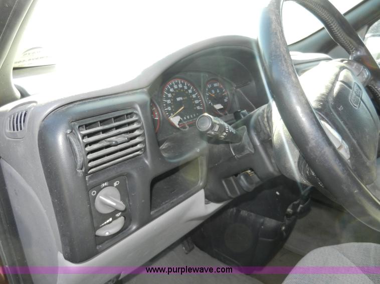 image for item H3075 2001 Pontiac Montana van