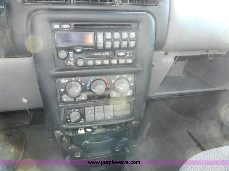image for item H3075 2001 Pontiac Montana van