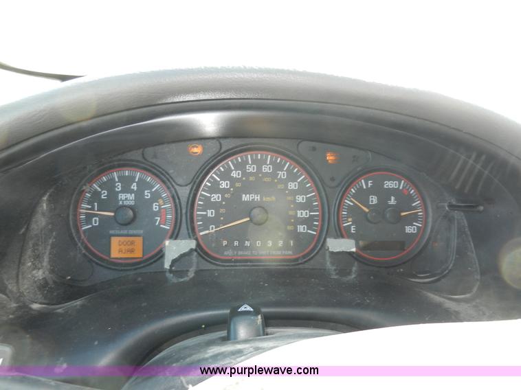 image for item H3075 2001 Pontiac Montana van