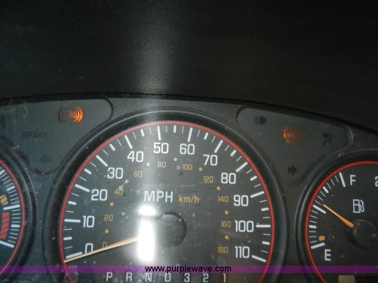 image for item H3075 2001 Pontiac Montana van