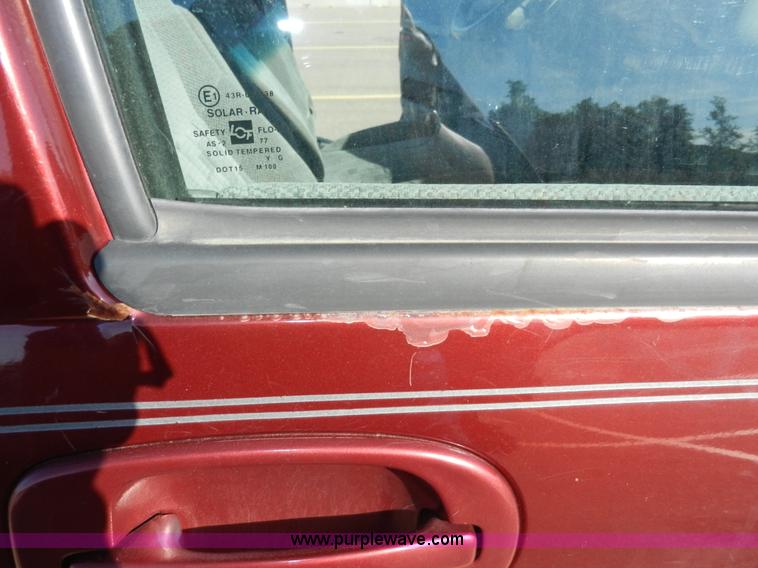 image for item H3075 2001 Pontiac Montana van