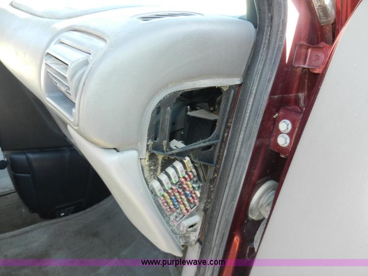 image for item H3075 2001 Pontiac Montana van