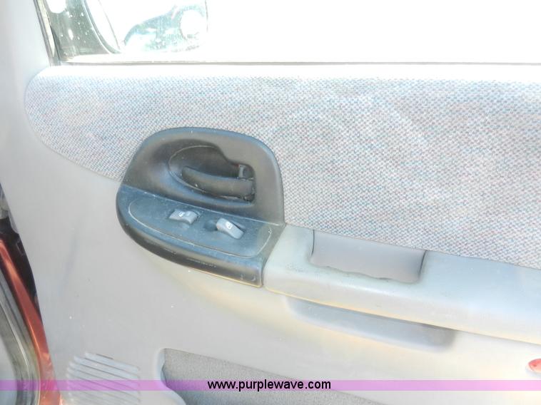 image for item H3075 2001 Pontiac Montana van