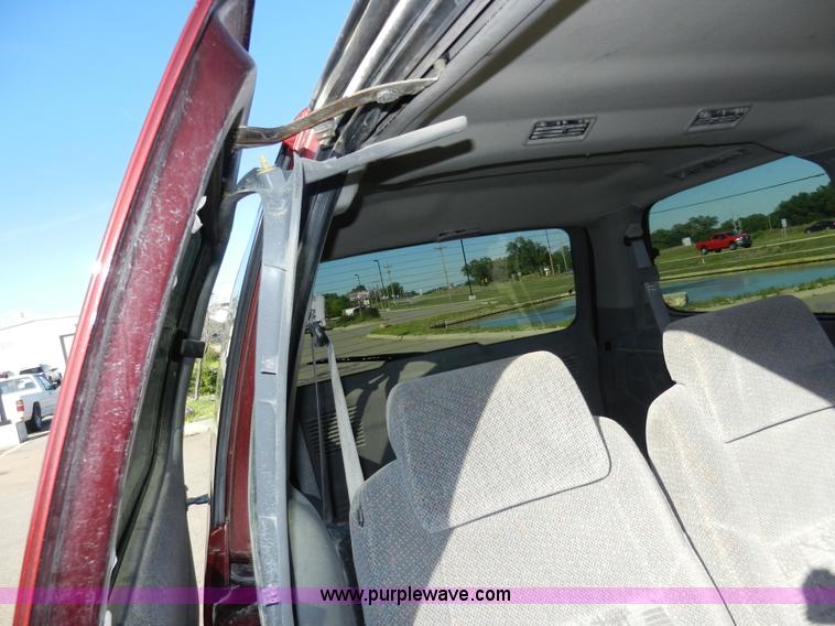 image for item H3075 2001 Pontiac Montana van