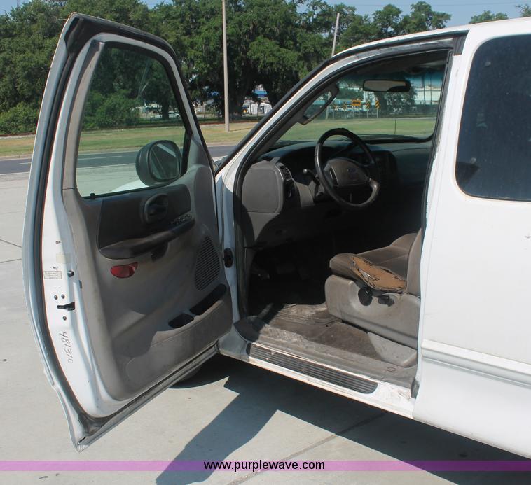 image for item H3512 2004 Ford F150 Heritage XLT SuperCab pickup truck