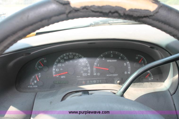 image for item H3512 2004 Ford F150 Heritage XLT SuperCab pickup truck