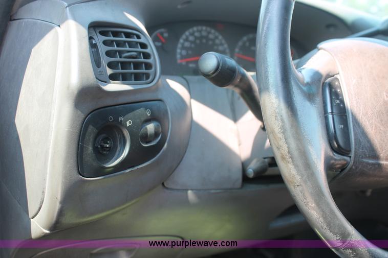 image for item H3512 2004 Ford F150 Heritage XLT SuperCab pickup truck