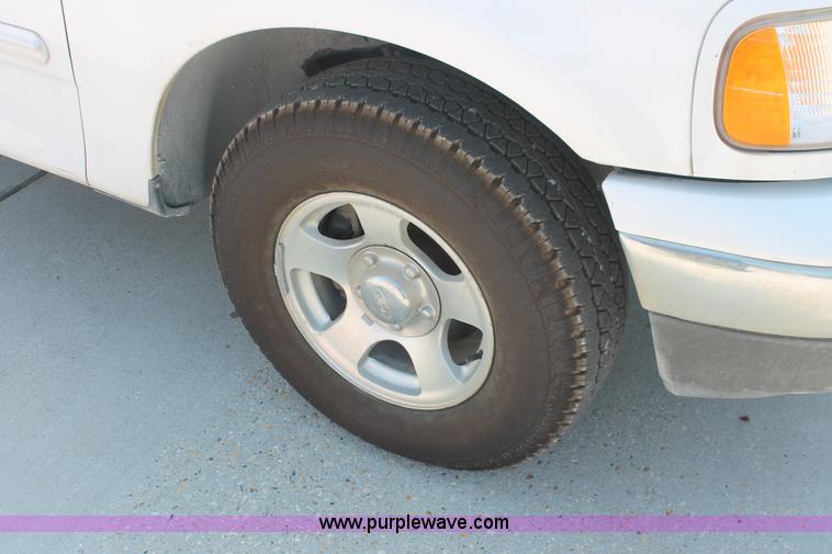 image for item H3513 2003 Ford F150 XLT SuperCab pickup truck