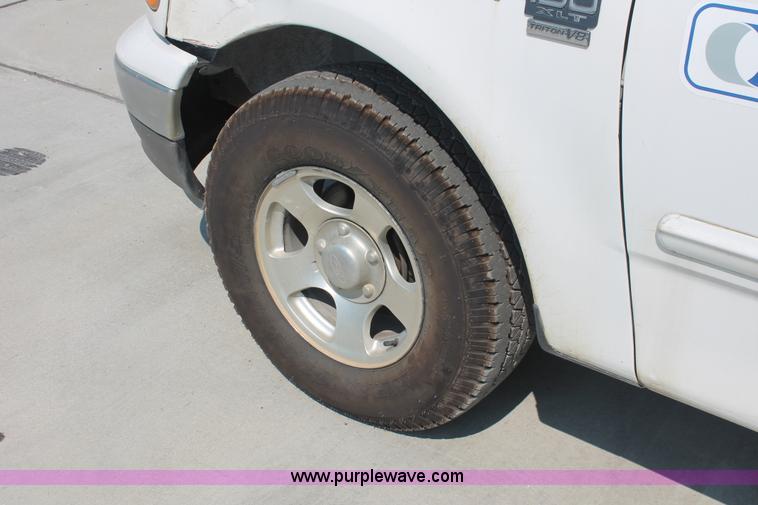 image for item H3513 2003 Ford F150 XLT SuperCab pickup truck