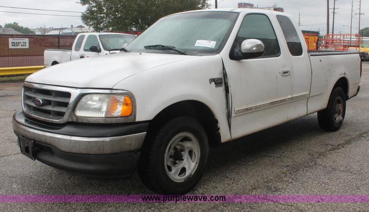 image for item H3515 2002 Ford F150 XLT SuperCab pickup truck