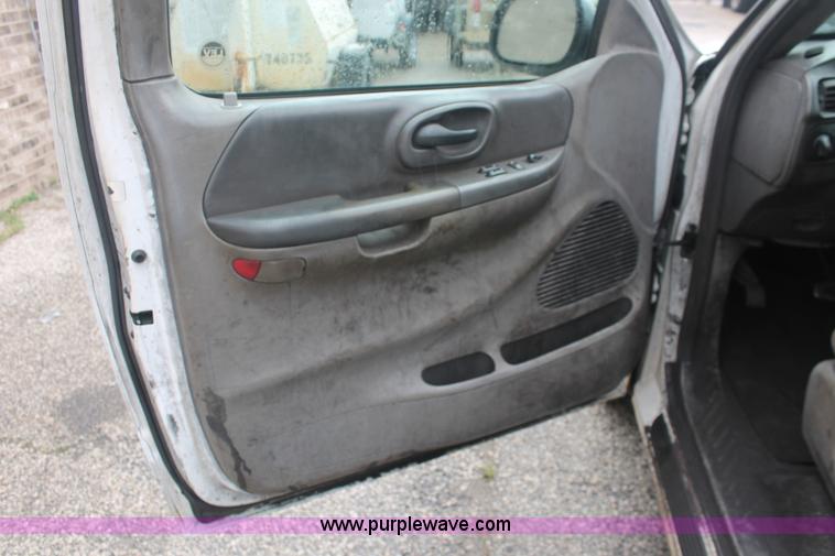 image for item H3515 2002 Ford F150 XLT SuperCab pickup truck