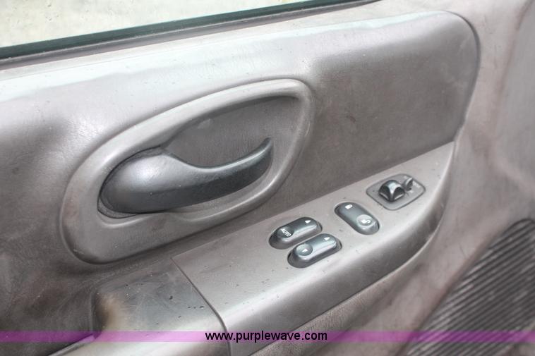 image for item H3515 2002 Ford F150 XLT SuperCab pickup truck