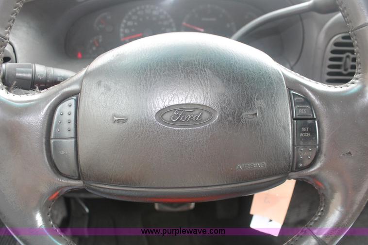 image for item H3515 2002 Ford F150 XLT SuperCab pickup truck