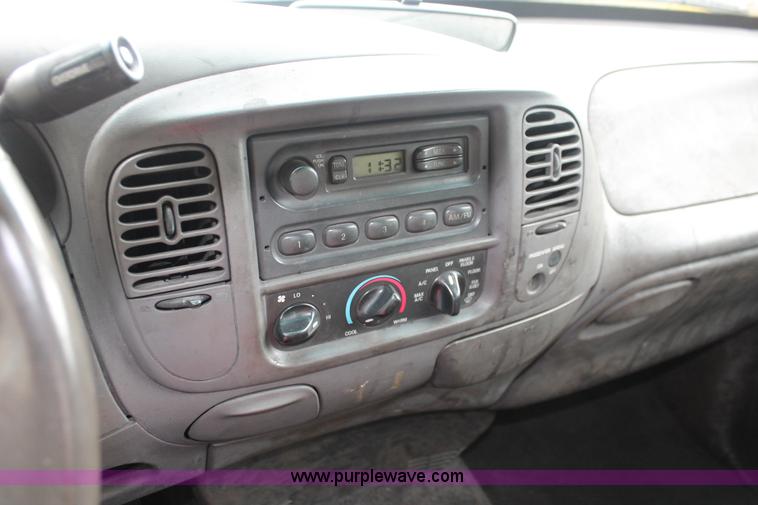 image for item H3515 2002 Ford F150 XLT SuperCab pickup truck