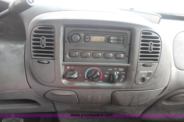 image for item H3515 2002 Ford F150 XLT SuperCab pickup truck