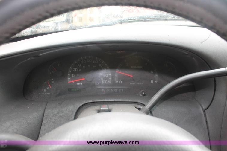 image for item H3515 2002 Ford F150 XLT SuperCab pickup truck