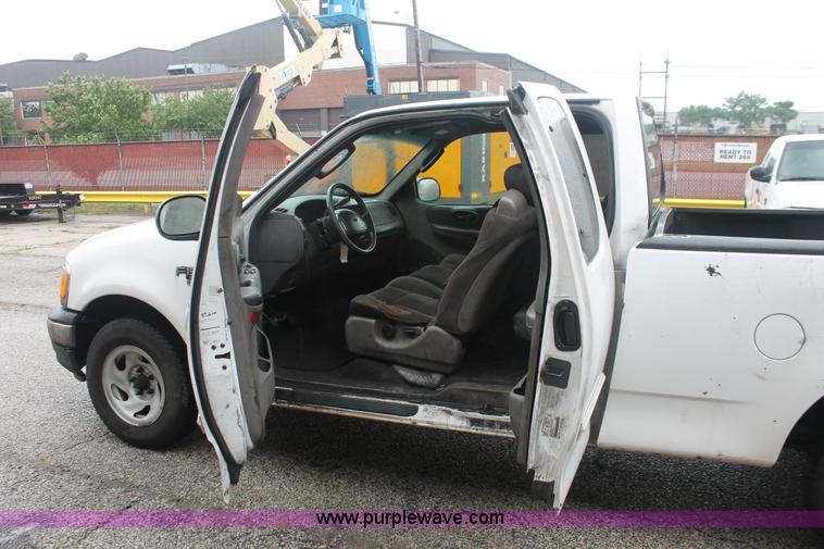 image for item H3515 2002 Ford F150 XLT SuperCab pickup truck