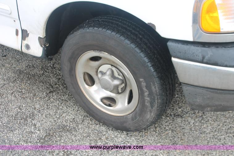 image for item H3515 2002 Ford F150 XLT SuperCab pickup truck