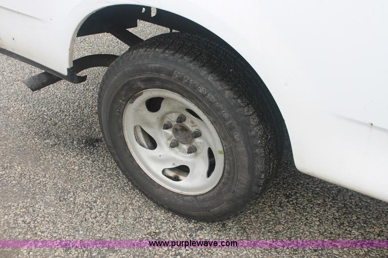 image for item H3515 2002 Ford F150 XLT SuperCab pickup truck