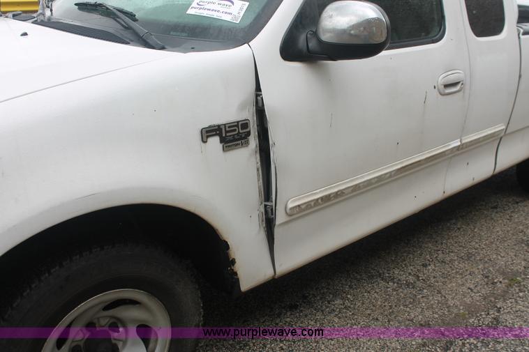 image for item H3515 2002 Ford F150 XLT SuperCab pickup truck