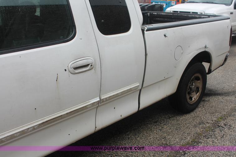 image for item H3515 2002 Ford F150 XLT SuperCab pickup truck