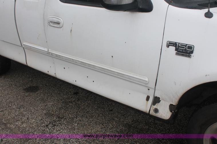 image for item H3515 2002 Ford F150 XLT SuperCab pickup truck