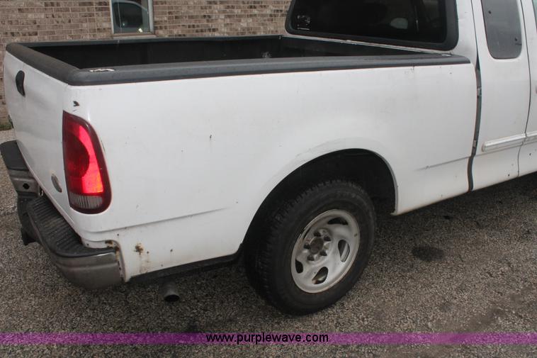 image for item H3515 2002 Ford F150 XLT SuperCab pickup truck