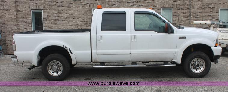 image for item H3516 2003 Ford F250 Super Duty Crew Cab pickup truck