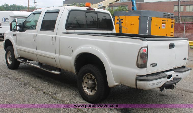 image for item H3516 2003 Ford F250 Super Duty Crew Cab pickup truck