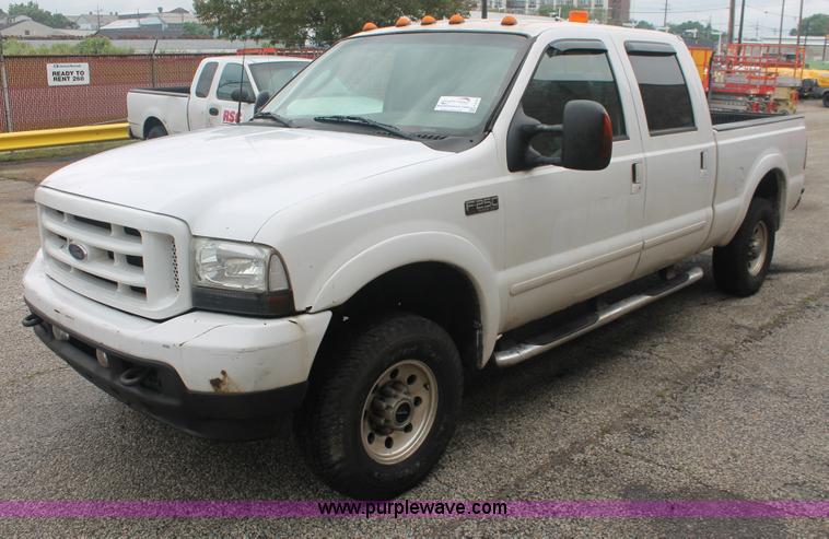 image for item H3516 2003 Ford F250 Super Duty Crew Cab pickup truck