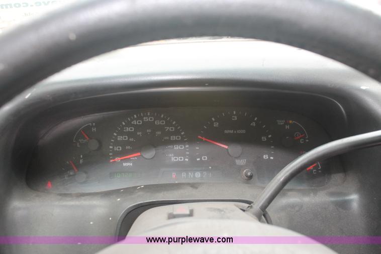 image for item H3516 2003 Ford F250 Super Duty Crew Cab pickup truck