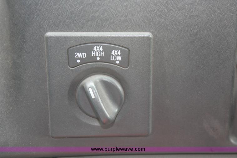 image for item H3516 2003 Ford F250 Super Duty Crew Cab pickup truck