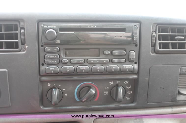 image for item H3516 2003 Ford F250 Super Duty Crew Cab pickup truck