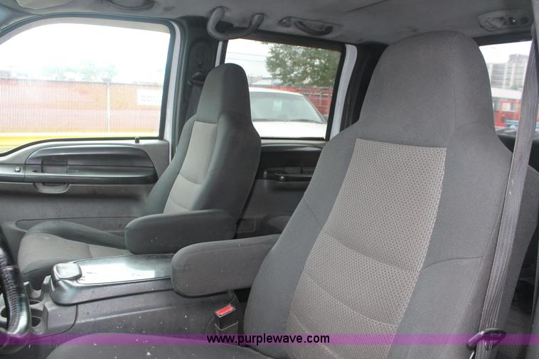 image for item H3516 2003 Ford F250 Super Duty Crew Cab pickup truck